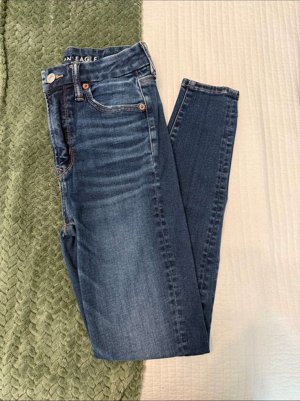 American Eagle Outfitters Women’s Medium Wash Skinny Jeans